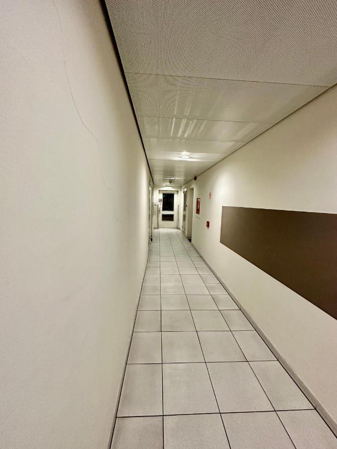 Central Apartment With Balcony ブダペスト エクステリア 写真