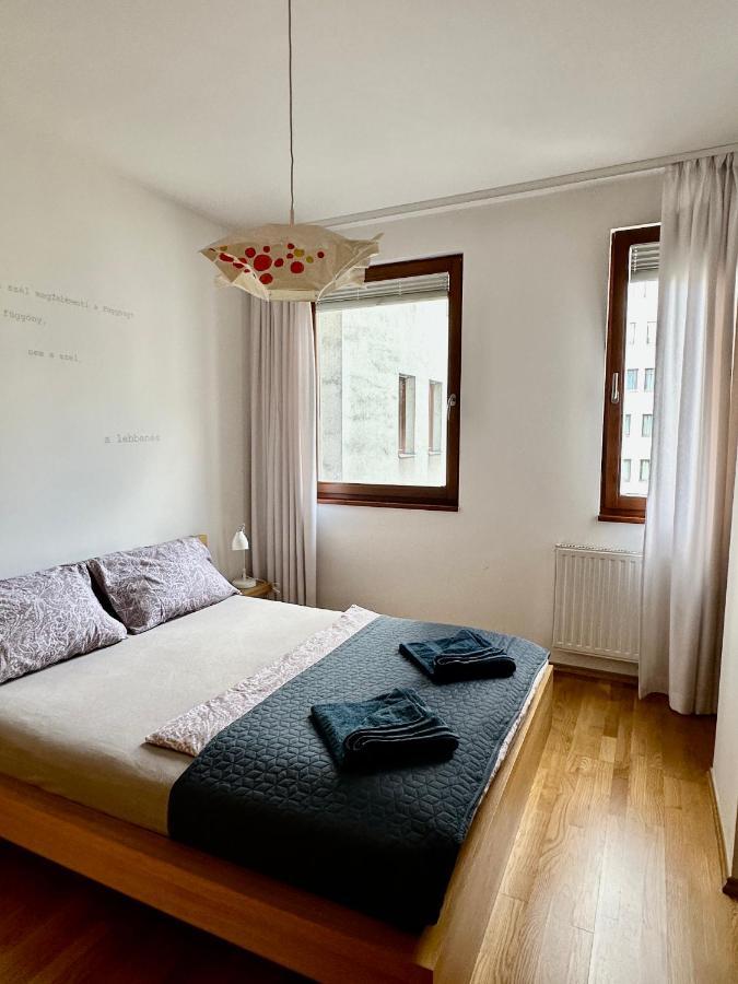 Central Apartment With Balcony ブダペスト エクステリア 写真