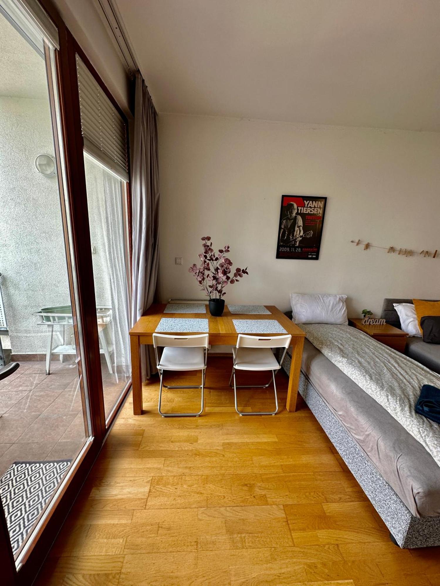 Central Apartment With Balcony ブダペスト エクステリア 写真