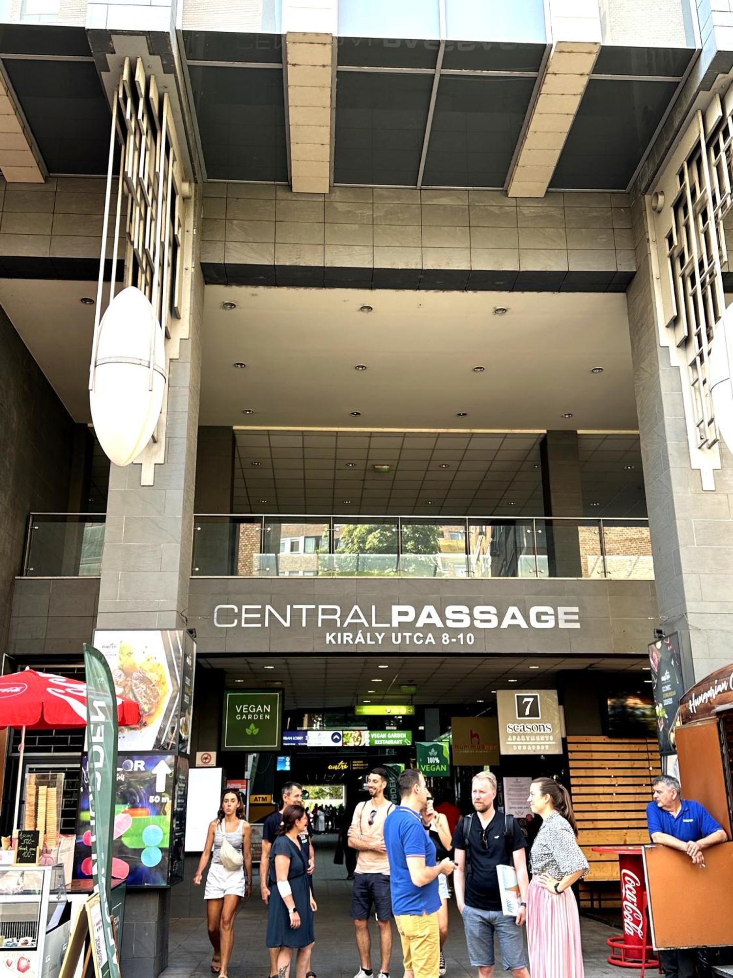 Central Apartment With Balcony ブダペスト エクステリア 写真